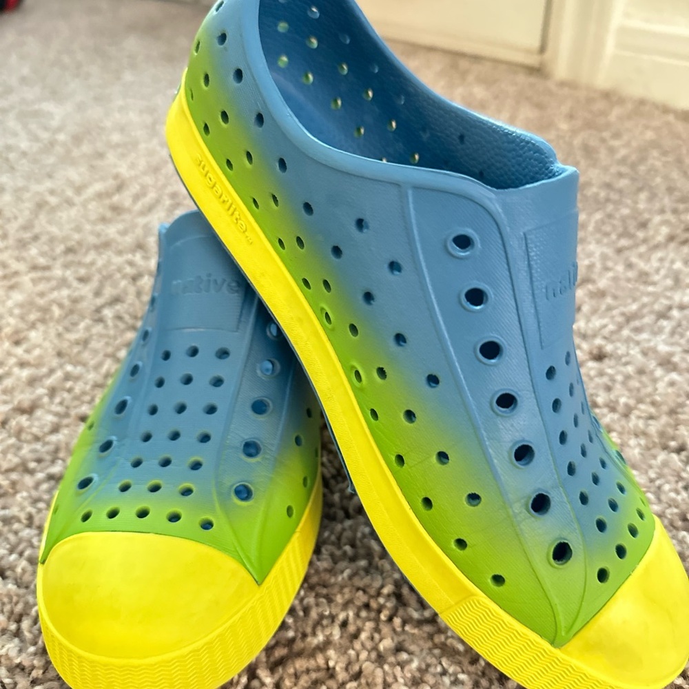Native Kids Shoes in Ombre Blue, Green and Yellow size J2